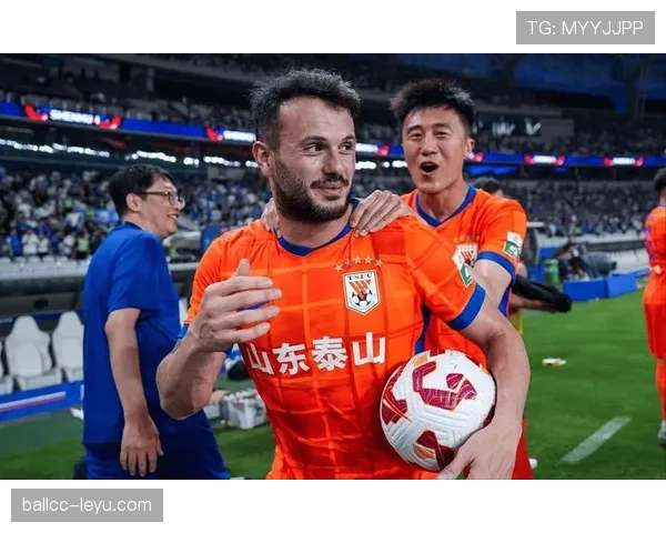 山东泰山队核心球员荣膺最佳球员，卓越表现闪耀赛场
