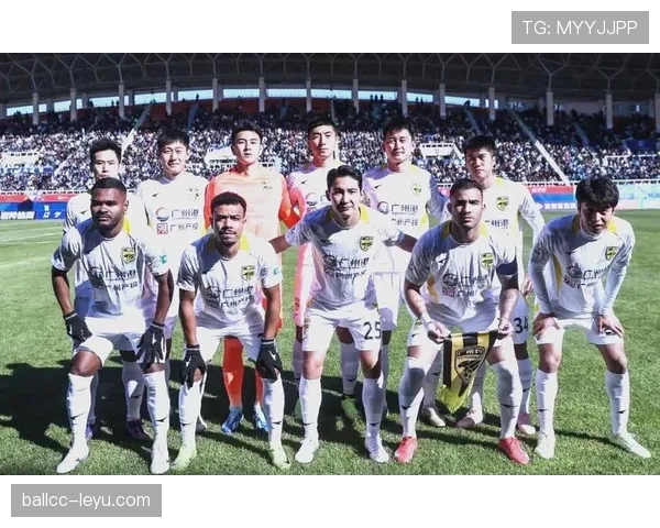 广州队热身赛表现稳健，球迷翘首以盼新赛季精彩对决