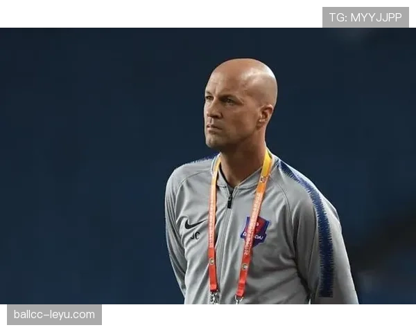 克鲁伊夫技术传承引领足球战术革新，稳健表现引业界关注