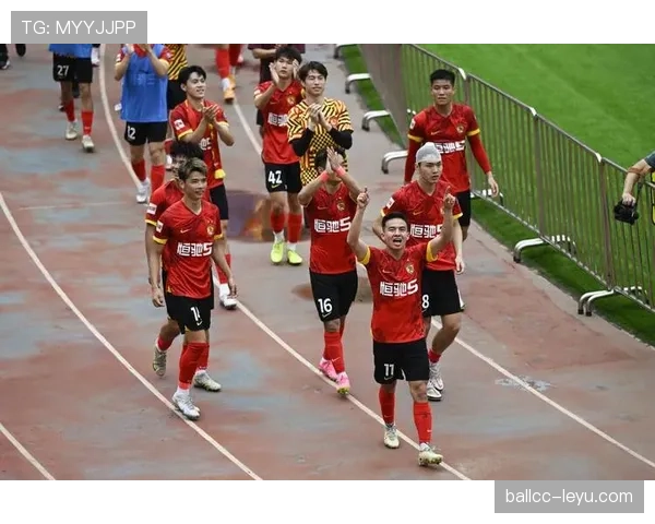 广州队青年队赛事夺冠，稳健表现彰显未来潜力与竞争力