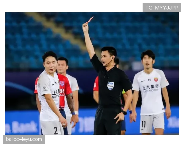 故意手球判罚真有那么简单?裁判如何精准识别意图标准揭秘 故意手球判罚真有那么简单?裁判如何精准识别意图标准揭秘